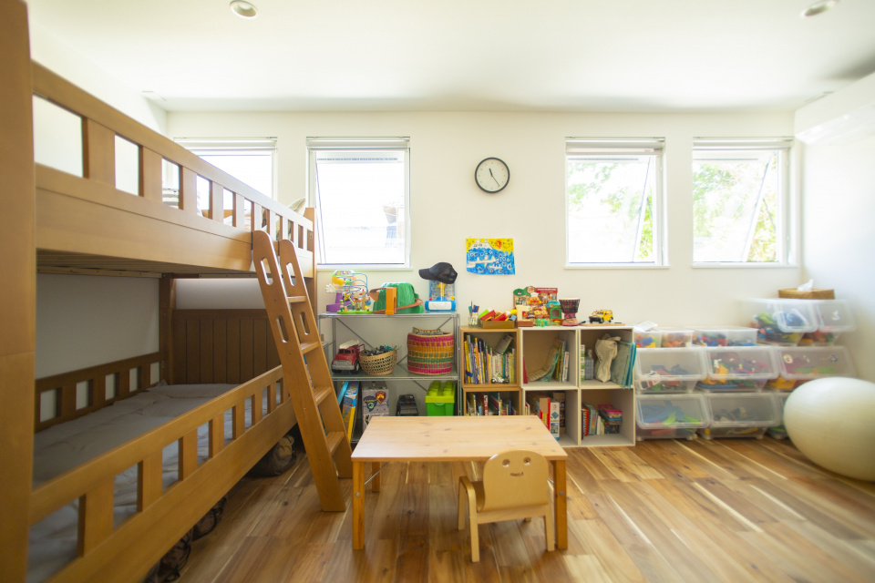 子供部屋。将来的に2部屋に区切れるよう設計されている。