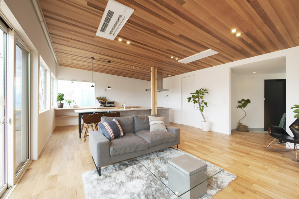 ビルトインエアコンで広い室内でも空調を効率的に効かせることができる。